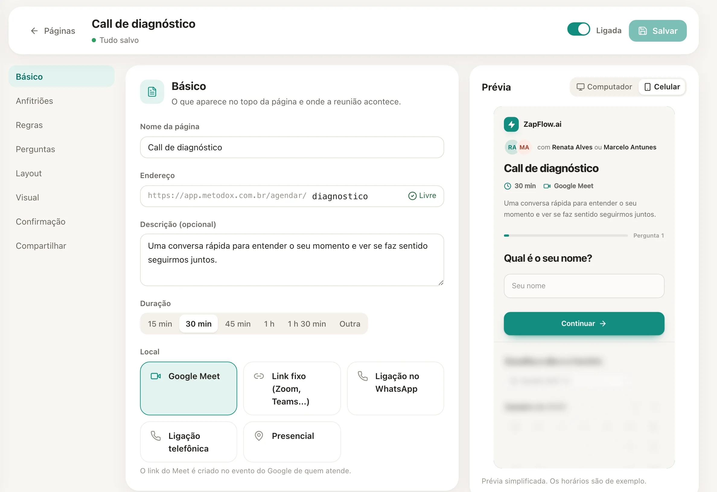 O editor: as seções à esquerda, os campos no meio e a prévia ao vivo à direita.