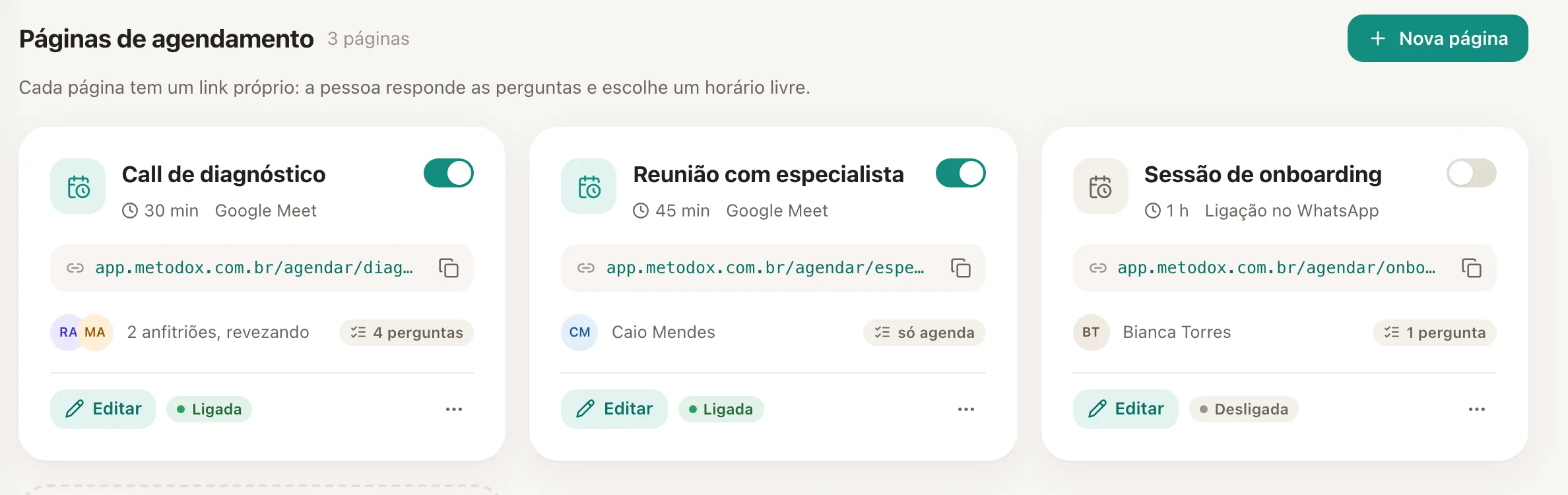 A aba Páginas: cada cartão mostra a duração, o local, o link, quem atende e quantas perguntas a página tem.